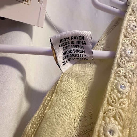 Beautiful light yellow sun dress - Picture 3 of 5